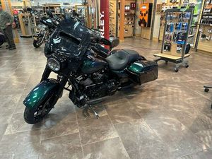 2021 HARLEY-DAVIDSON® ROAD KING® SPECIAL SNAKE VENOM