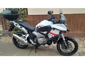 SZERVÍZKÖNYVES NÉVRE ÍRVA 2 ÉV MŰSZAKIVAL