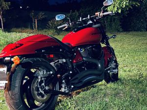 SUZUKI BOULEVARD →