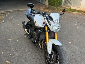YAMAHA FZ8
