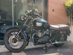 TRIUMPH BONNEVILLE T100 BLACK