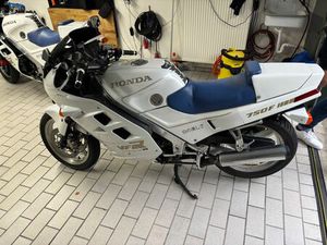 HONDA VFR 750 R