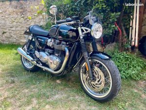 TRIUMPH THRUXTON 1200