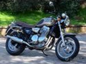 TRIUMPH THUNDERBIRD 900