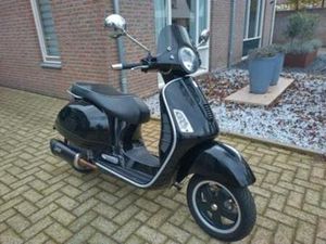 VESPA 300 GTS SUPER VAN 3E EIGENAAR, ORIGINEEL NL — MOTOREN | PIAGGIO — MARKTPLAATS