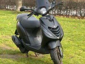 PIAGGIO ZIP 4T — SCOOTERS | PIAGGIO — MARKTPLAATS