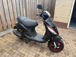 MOET WEG! PIAGGIO ZIP BROMSCOOTER BOUWJAAR 2013 — SCOOTERS | PIAGGIO — MARKTPLAATS