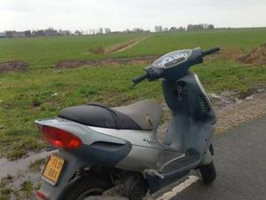 PIAGGIO SKR LX 125CC 2T IN GEHEEL OF ONDERDELEN. — SCOOTERS | PIAGGIO — MARKTPLAATS