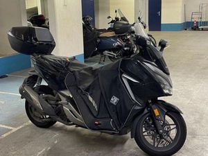 HONDA FORZA 300 2018 TOP BOX 33000 KM