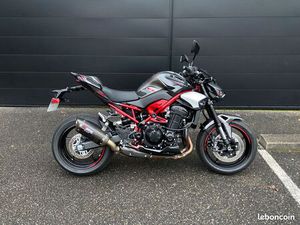 KAWASAKI Z900 70KW 95CV GRIS ROUGE PACK PERFORMANCE PERMIS A2 35KW
