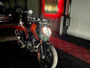 ② KTM DUKE 125