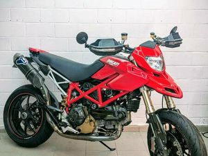 ② DUCATI HYPERMOTARD 1100S