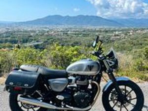 TRIUMPH STREET TWIN LTD EDITION