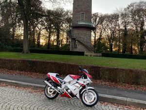 YAMAHA FZR 600 GENSIS