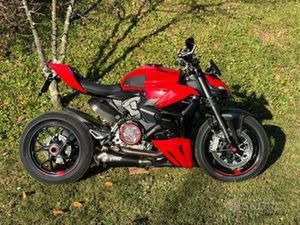 DUCATI STREETFIGHTER V2