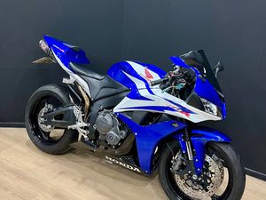 HONDA CBR CBR600RR →