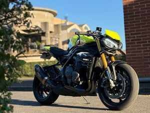 TRIUMPH SPEED TRIPLE 1200 RX