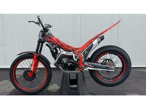 BETA EVO 300 2T - MY25 - ZÁRUKA 2 ROKY - NAJETO 4 MTH