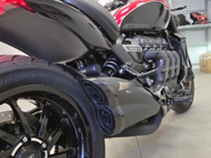 TRIUMPH ROCKET R STORM