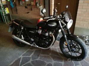 TRIUMPH STREET TWIN