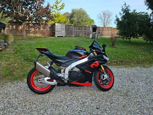 RSV4 1100 ROUGE ET NOIR