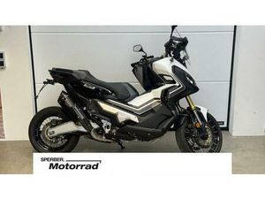 HONDA X-ADV 750 MIT AKRAPOVIC AUSPUFF