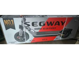 SEGWAY NINEBOT E3 PRO D E-SCOOTER (10 ZOLL, SCHWARZ / SILBER / RO