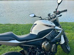 YAMAHA XJ6 – 2010 – BRIDÉE A2 – TRÈS BON ÉTAT – CT OK