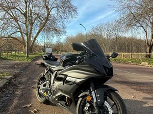 YAMAHA R7 – 2024 – EXCELLENT ÉTAT – 9500