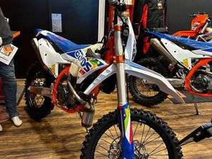 ② KTM 300 EXC 6 DAYS 2026