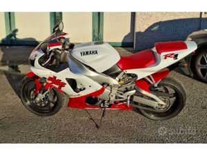 YAMAHA R1 1998 PRIMA SERIE SELLE ROSSE