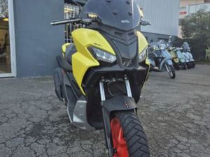APRILIA SR 125 GT 2023 125 CM3 | SCOOTER | 2 000 KM | JAUNE | 64200 BIARRITZ