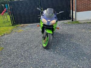 ② KAWASAKI NINJA ZX-9R