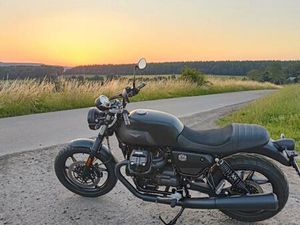 ② MOTO GUZZI V7 850