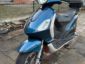 ② PIAGGIO FLY A KLASSEN MET WERK