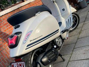 ② VESPA PRIMAVERA 125