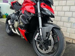 DUCATI STREETFIGHTER V4