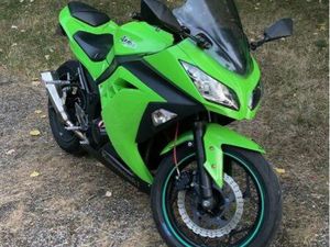 KAWASAKI NINJA 300 – EXCELLENT ÉTAT – IDÉALE PERMIS A2