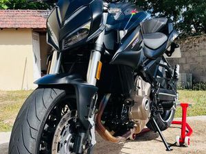 QJ MOTOR SRK 700 2024 – 3.400 KM – ÉTAT IMPECCABLE + LIGNE INOX