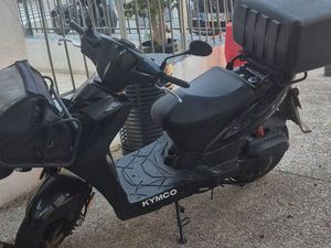 VENDS KYMKO AGILITY CARRY 50 CC■POUR LIVRAISON AVEC COFFRE ARRIÈRE ET AVANT ■RÉVISION FAITE DERNIÈREMENT (VIDANGE, COURROIE) ■RIEN A PRÉVOIR ■ME CONTACTER PAR M