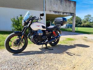 MOTO GUZZI V7