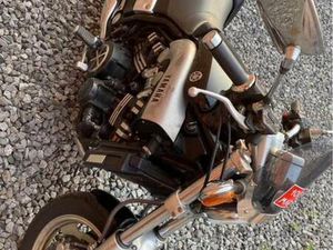 ② YAMAHA V MAX 1200 ANNEE 2000