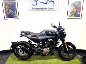 HUSQVARNA SVARTPILEN 125 NAKED PETROL MANUAL EURO 5 (15 PS) LEARNER LEGAL - LOW RUNNING COSTS 125 CC
