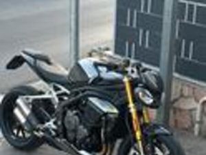 TRIUMPH SPEED TRIPLE 1200 RS