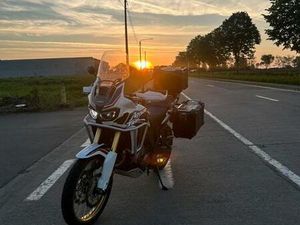 ② HONDA AFRICA TWIN 1000 DCT