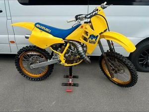 ② SUZUKI RM125 1989