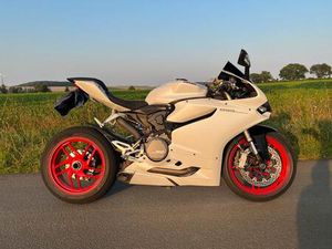 DUCATI PANIGALE 899 MIT EINARMSCHWINGE VON DER 1199
