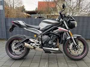STREET TRIPLE 765 RS