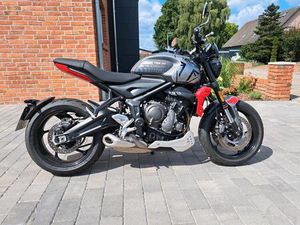 TRIUMPH TRIDENT 660