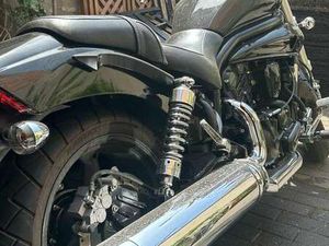 HYOSUNG AQUILA 650 ZWART